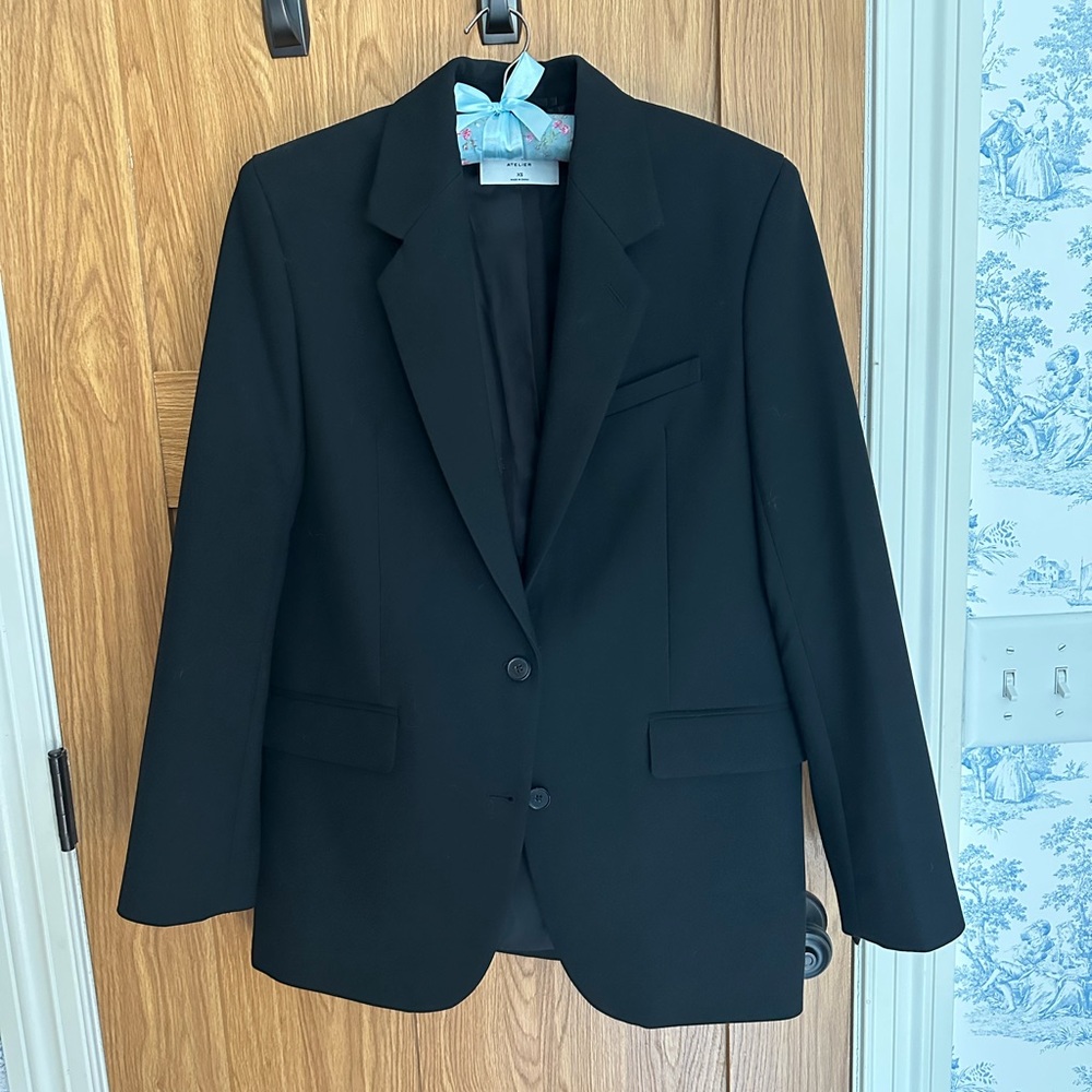 Aritzia Babaton New Agency Blazer in Black